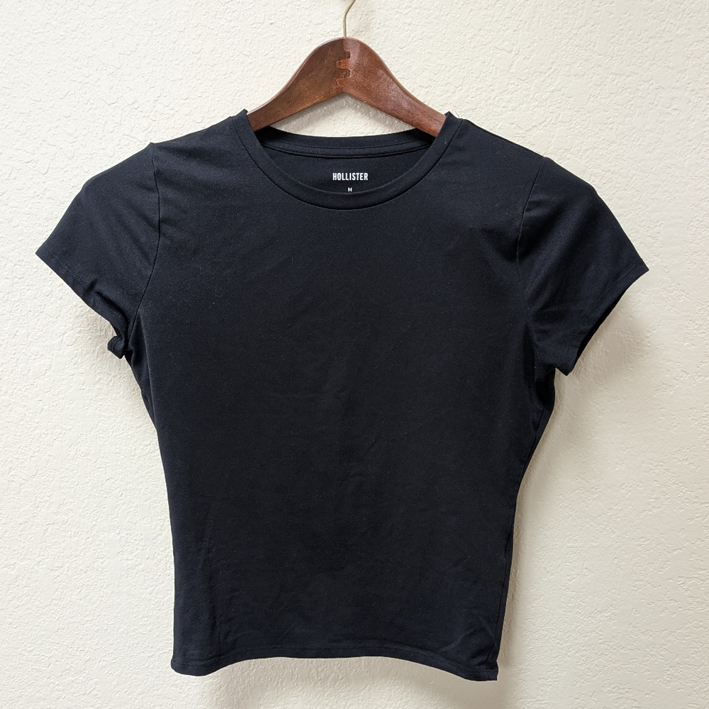black Hollister women's short-sleeve crew neck baby tee. Size Medium